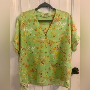 Size M Neon green with flowers short sleeve top. Worn once.